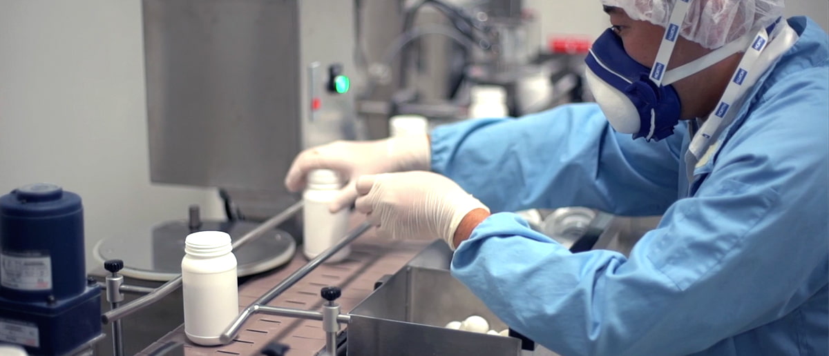 Zoetis colleague working in product manufacturing - Zoetis